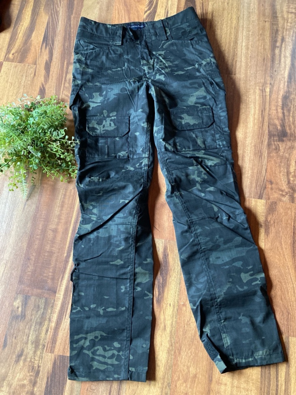 Tactical Size 28 camouflage pattern multi pocketed pants